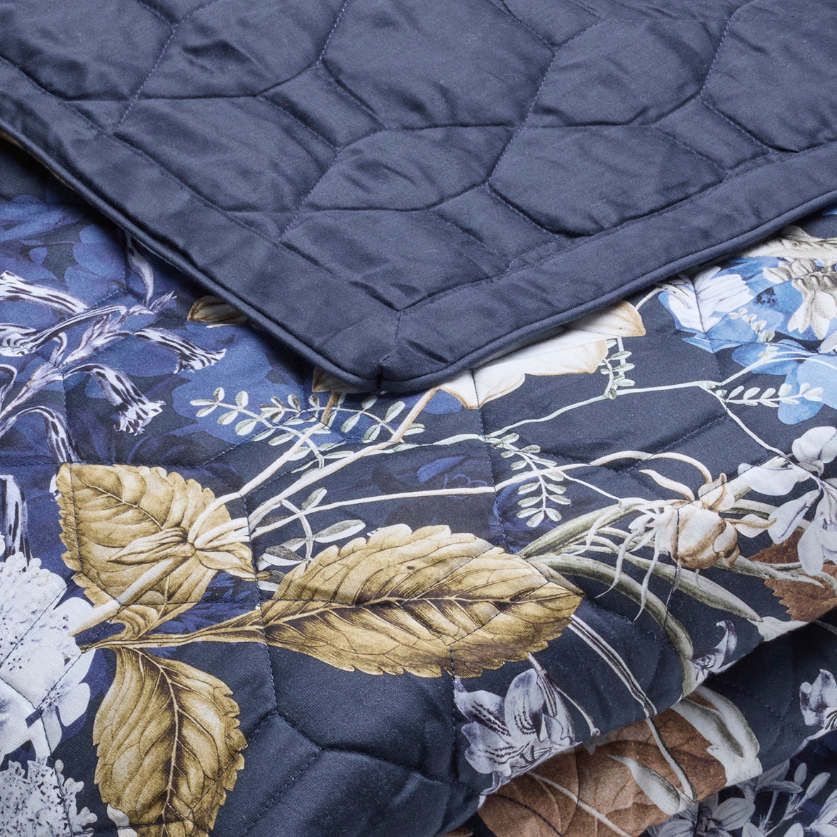 Bedspread XL - Bouquet d'Hortensias Blue - 220 x 250 cm