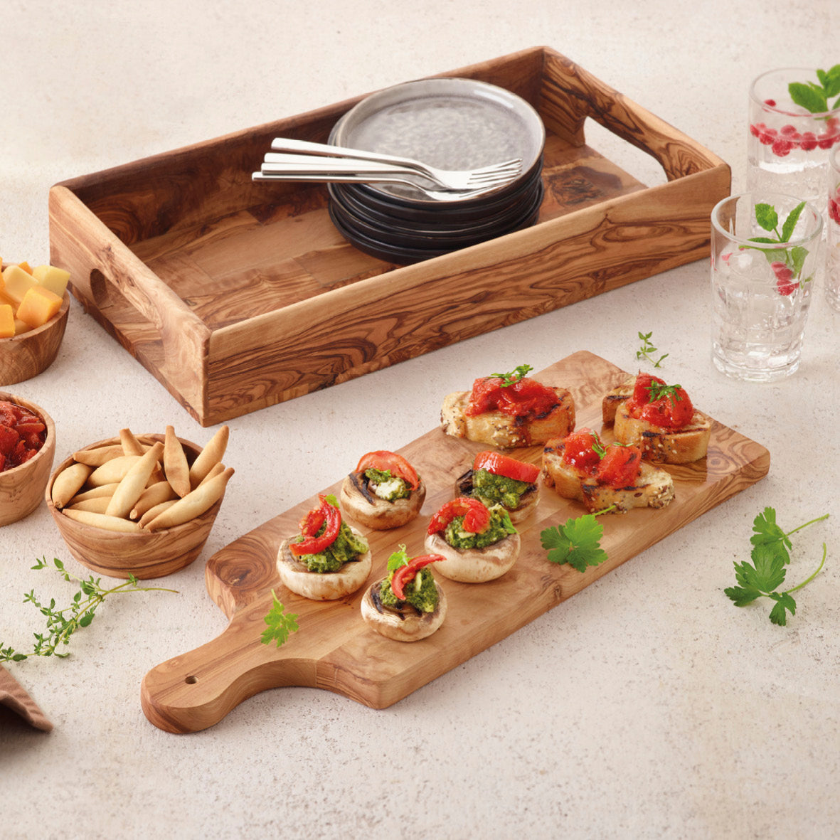 Serving tray with two handles in olive wood