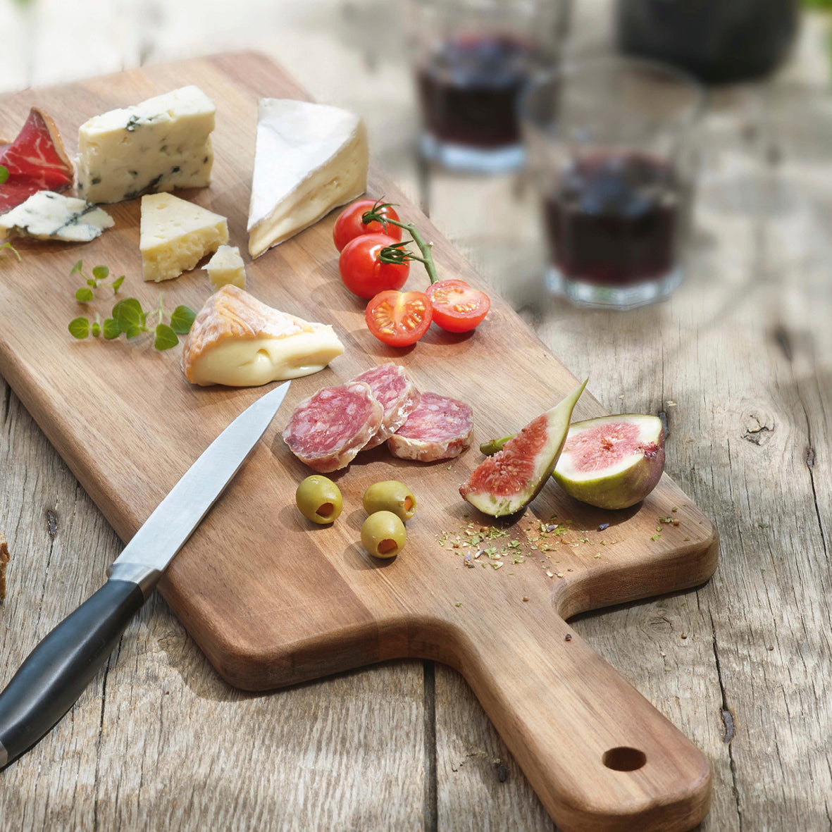 Rectangular and reversible serving & cutting board