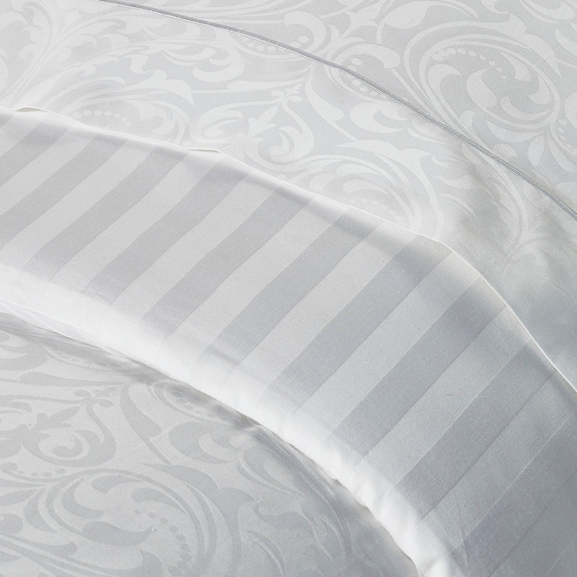 Baby blanket cotton satin Jacquard woven Victorian White - 80 x 120 cm