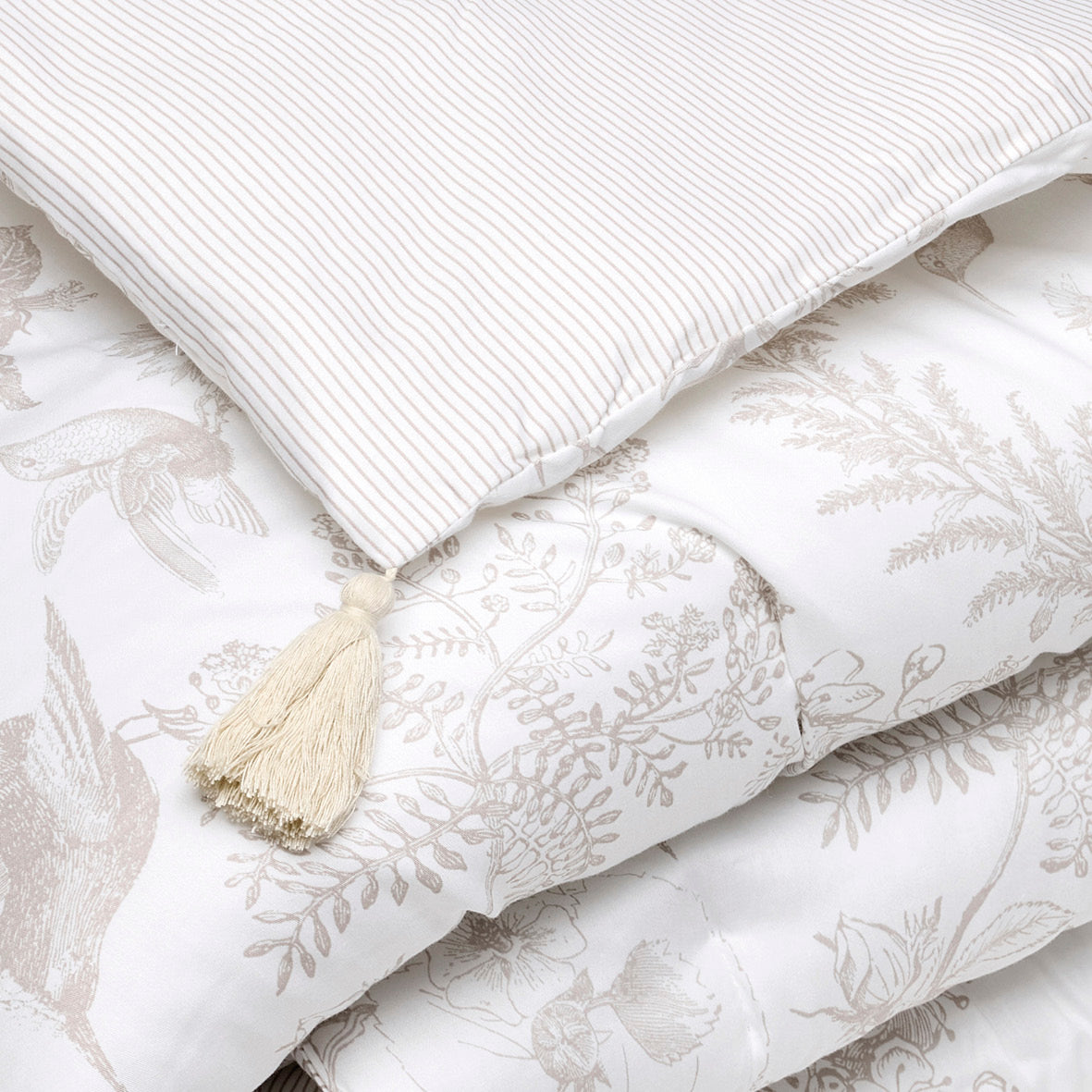 Édredon avec glands Colibri floral Taupe - 140 x 200 cm