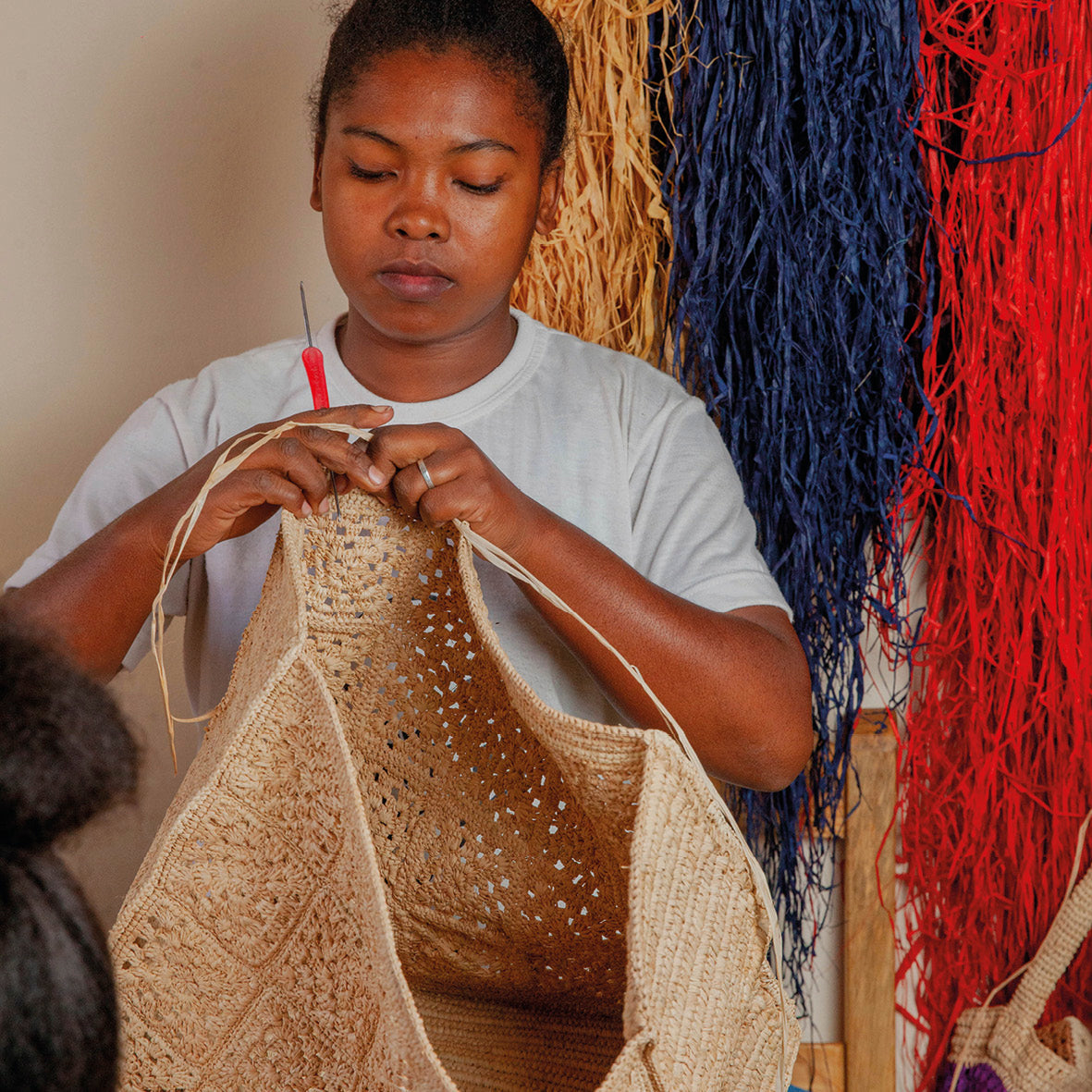 Handbag in raffia Hony - Dark tea