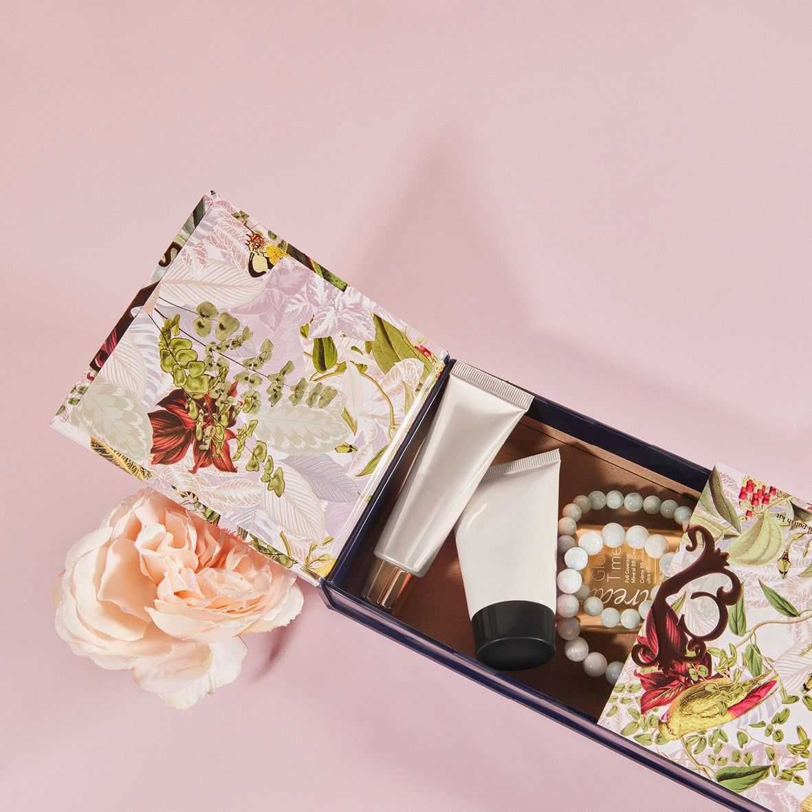 Set of 3 nail polishes with base coat and top coat