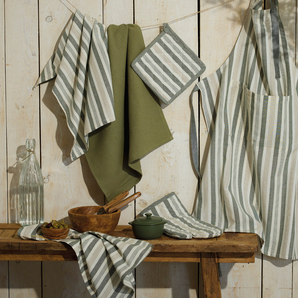 Set of apron, oven mitt and potholder  Arthur Green - 60 x 90 cm + 17 x 32 cm + 20 x 20 cm