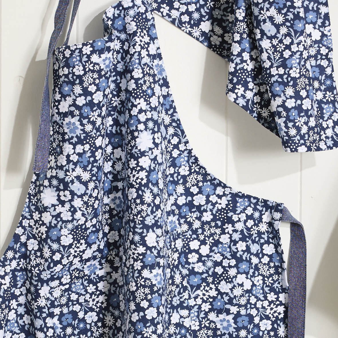 Set of apron, oven mitt and potholder Fleurs de nuit Dark blue - 60 x 90 cm + 17 x 32 cm + 20 x 20 cm