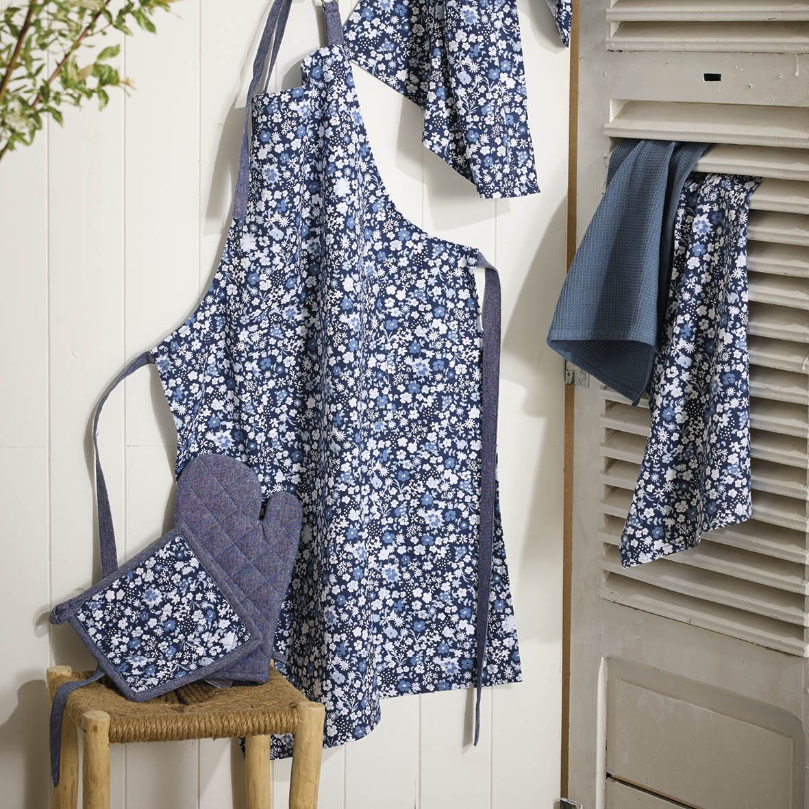 Set of apron, oven mitt and potholder Fleurs de nuit Dark blue - 60 x 90 cm + 17 x 32 cm + 20 x 20 cm