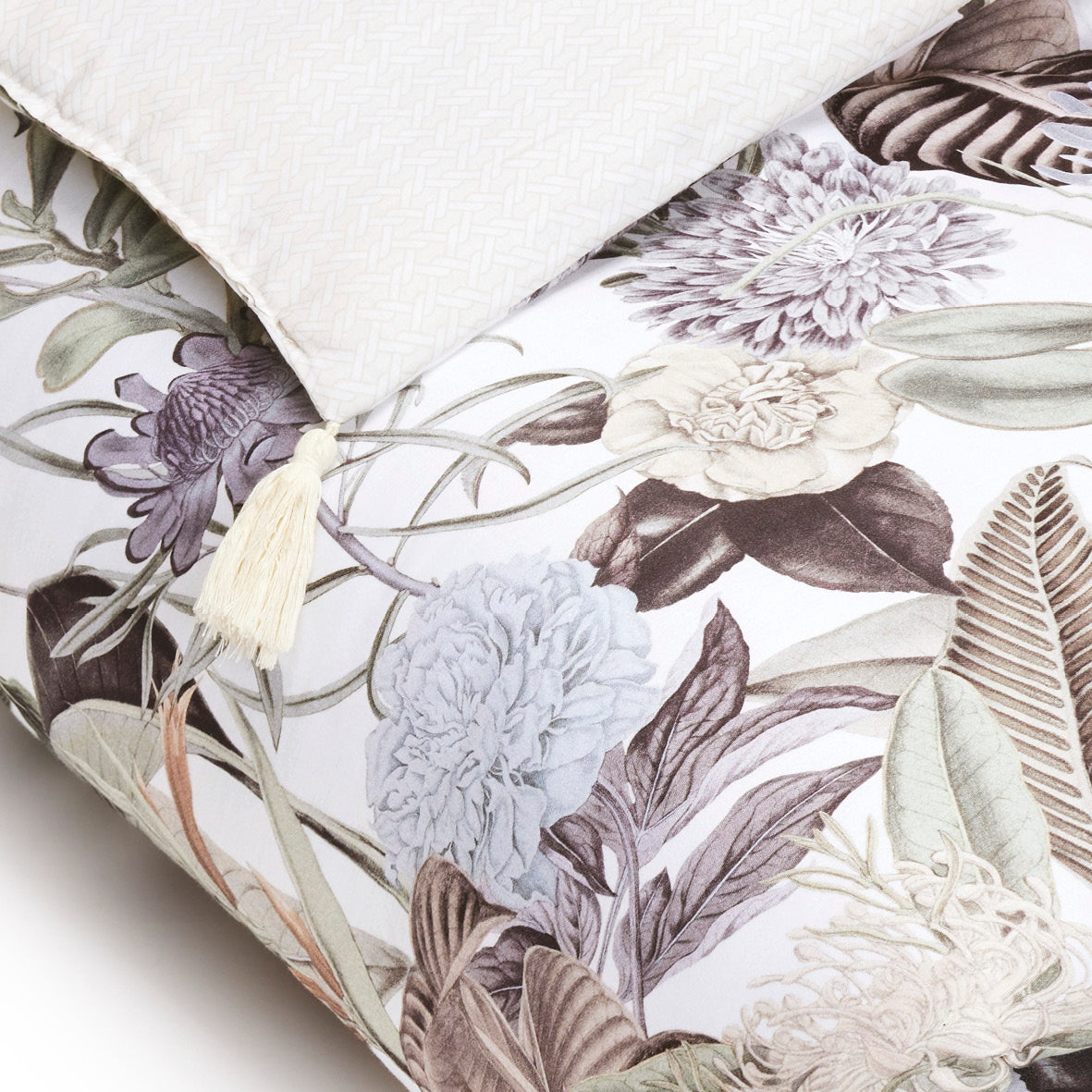 Quilt with tassels Garden Taupe - 140 x 200 cm