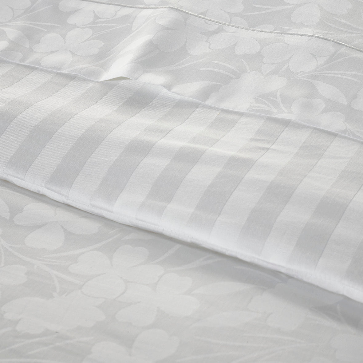 Duvet cover + pillowcase baby in cotton satin - Jacquard woven - Petites Fleurs white