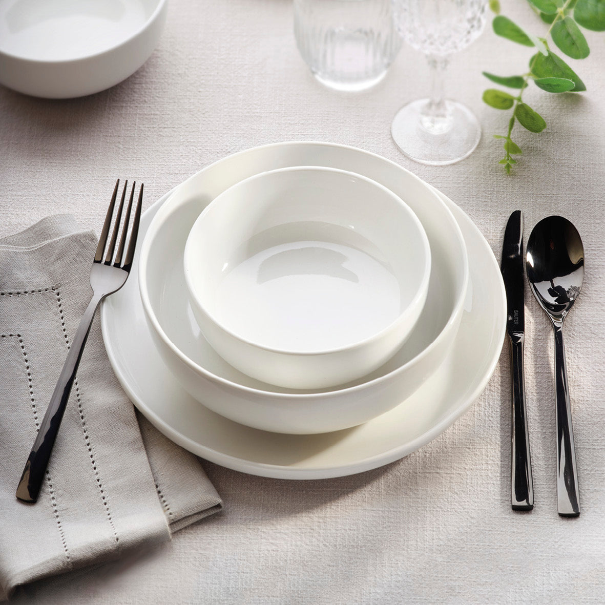 Porcelain dinnerware set 24 pieces White