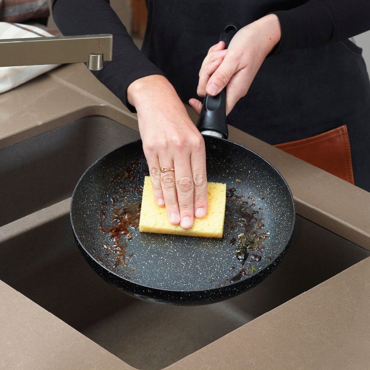 Wok in aluminum with lid - Granite Pro ceramic - Black