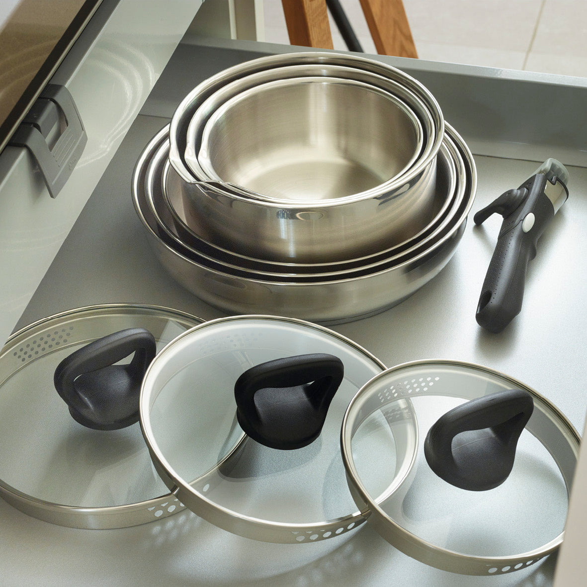 Removable handle for stainless steel cookware