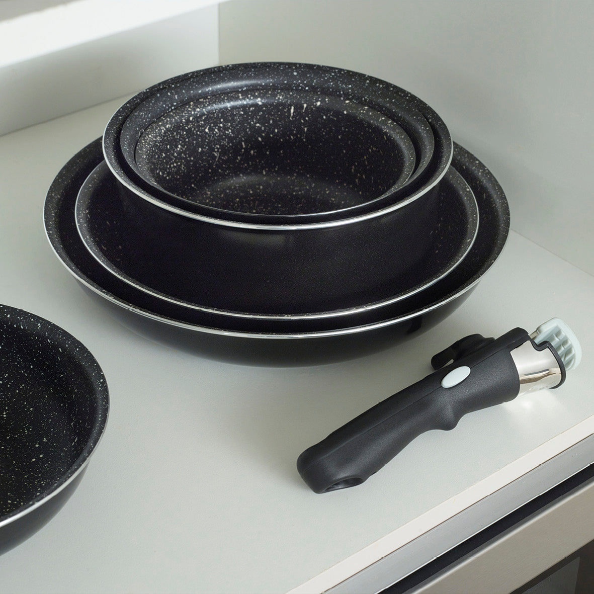 Batterie de cuisine 20 pièces - aluminium noir - Ø 16/18/20/24/28 cm + marmite et protège-poêles
