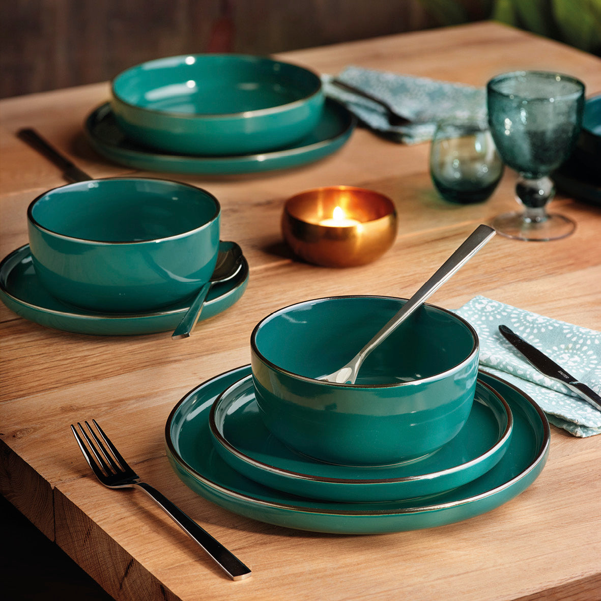 Porcelain dinnerware set 24 pieces embossed - Dark green
