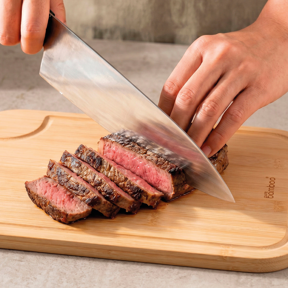 Cutting board in bamboo - light brown - 38 x 25 x 1.5 cm