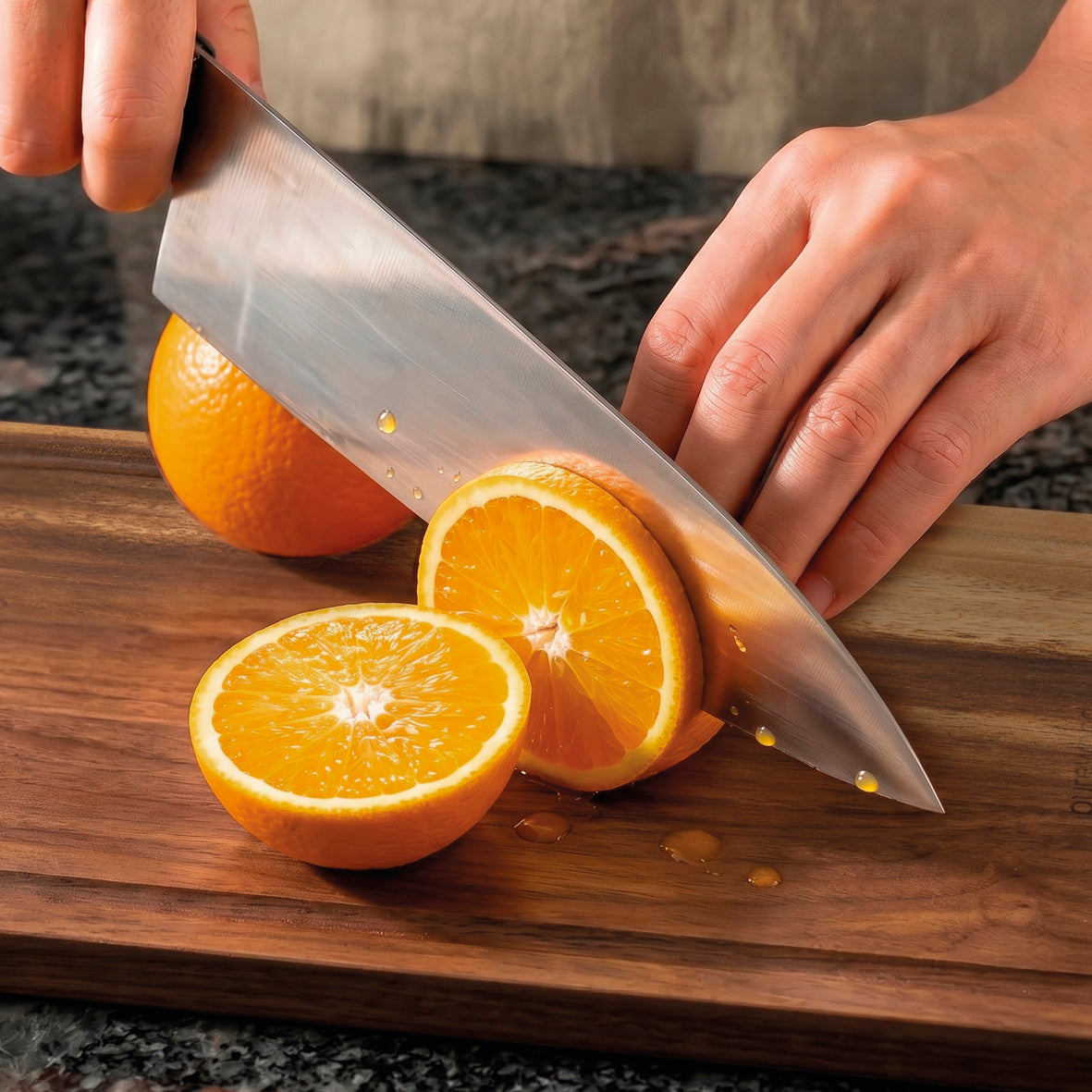 Cutting board in walnut - light brown - 28 x 20 x 2 cm