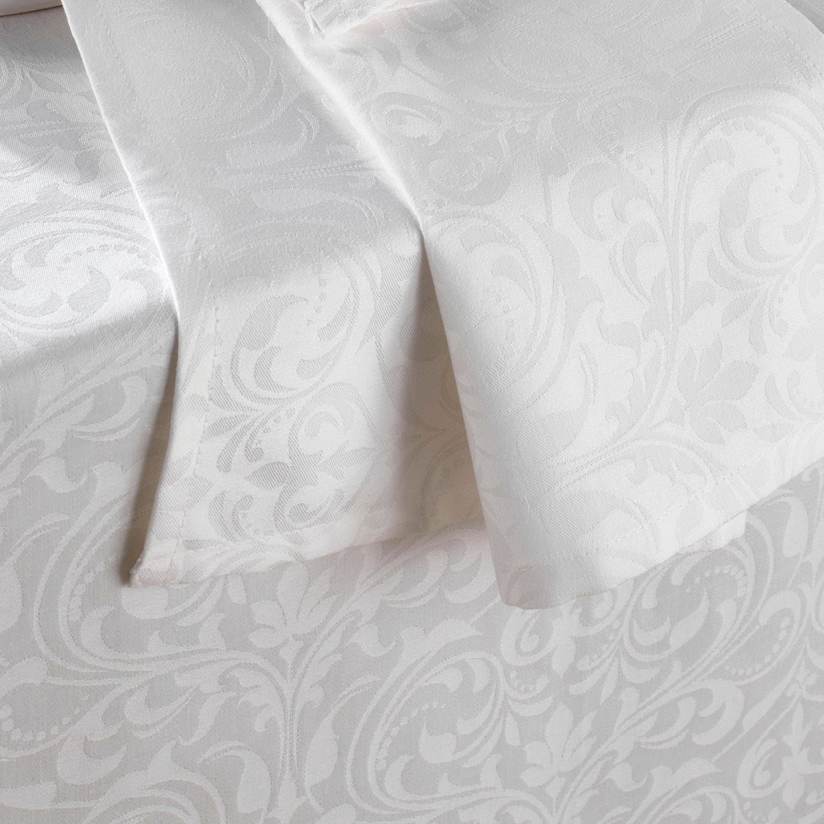 Tablecloth - Jacquard woven - Victorian White