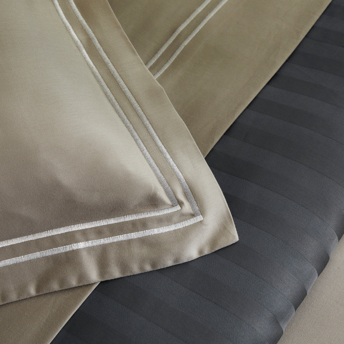 Pillowcase(s) cotton satin - Bastia White / Taupe