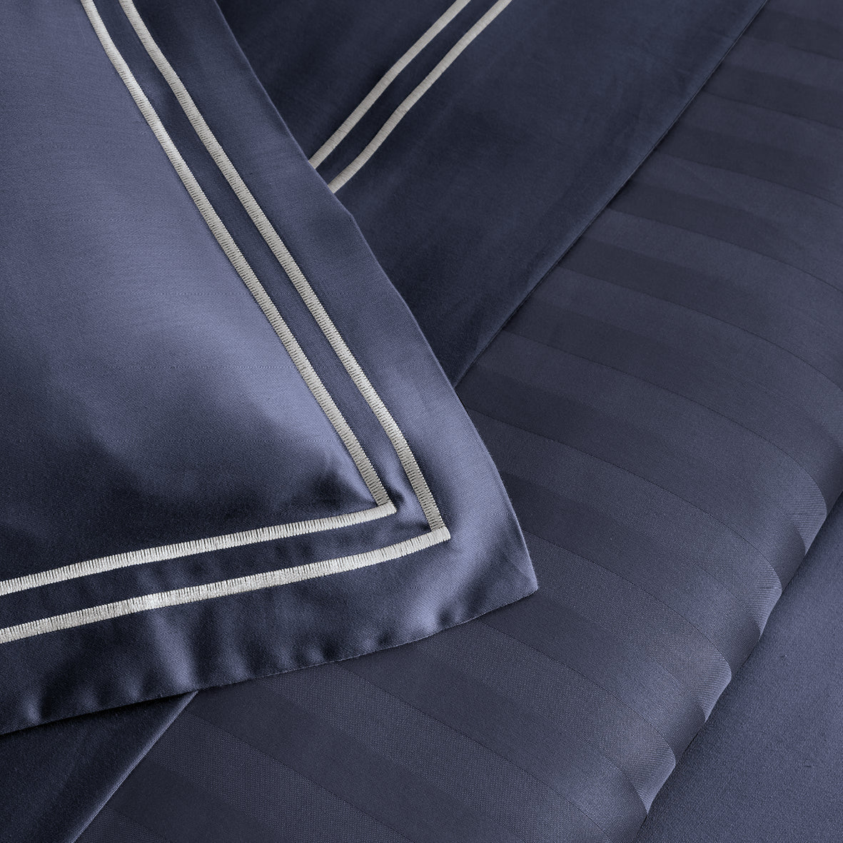 Flat sheet cotton satin - Biarritz White / Dark blue