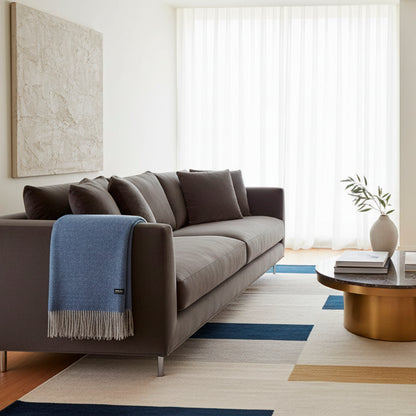 <p>Plaid tissé - Uni Bleu foncé - 130 x 180 cm</p>