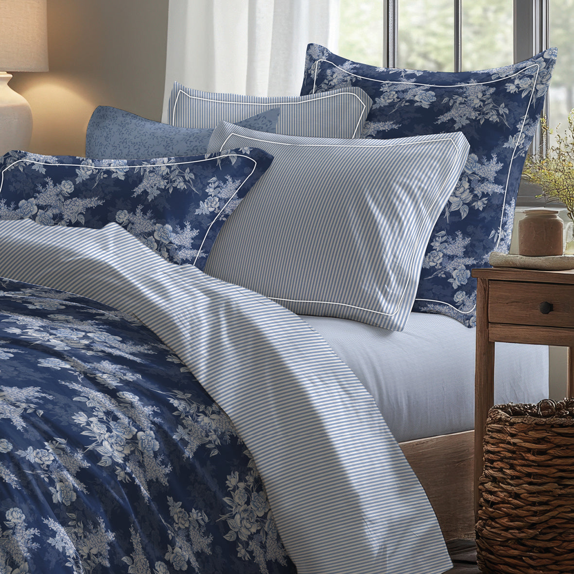 Fitted sheet cotton satin - Lignes épurées White / Light blue