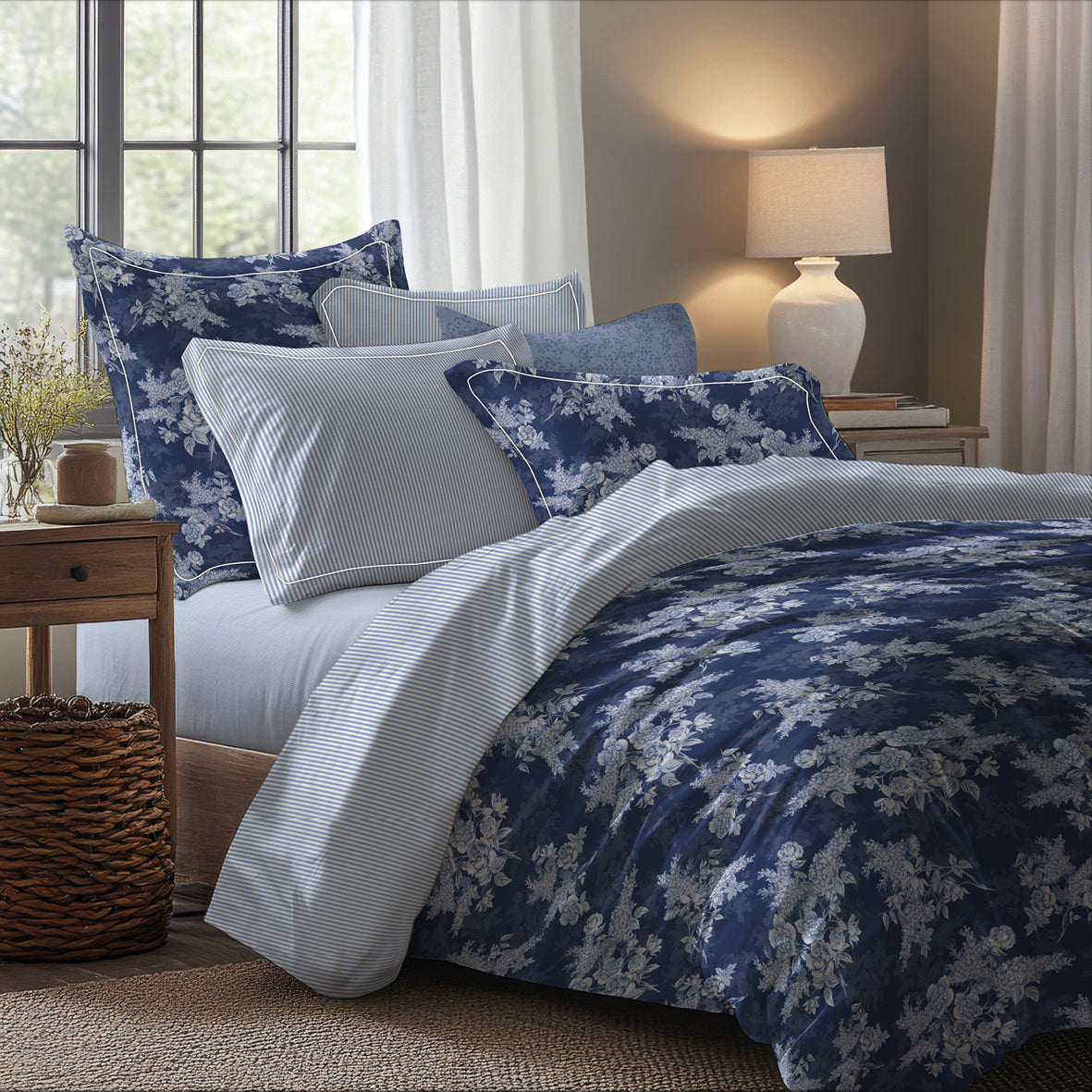 Drap plat satin de coton - Lignes épurées Blanc / Bleu clair