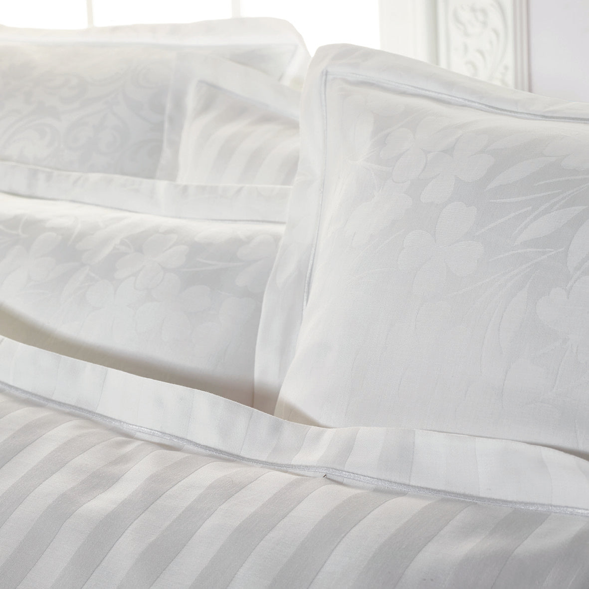 Housse de couette + taie d'oreiller satin de coton tissé Jacquard - Brume florale Blanc
