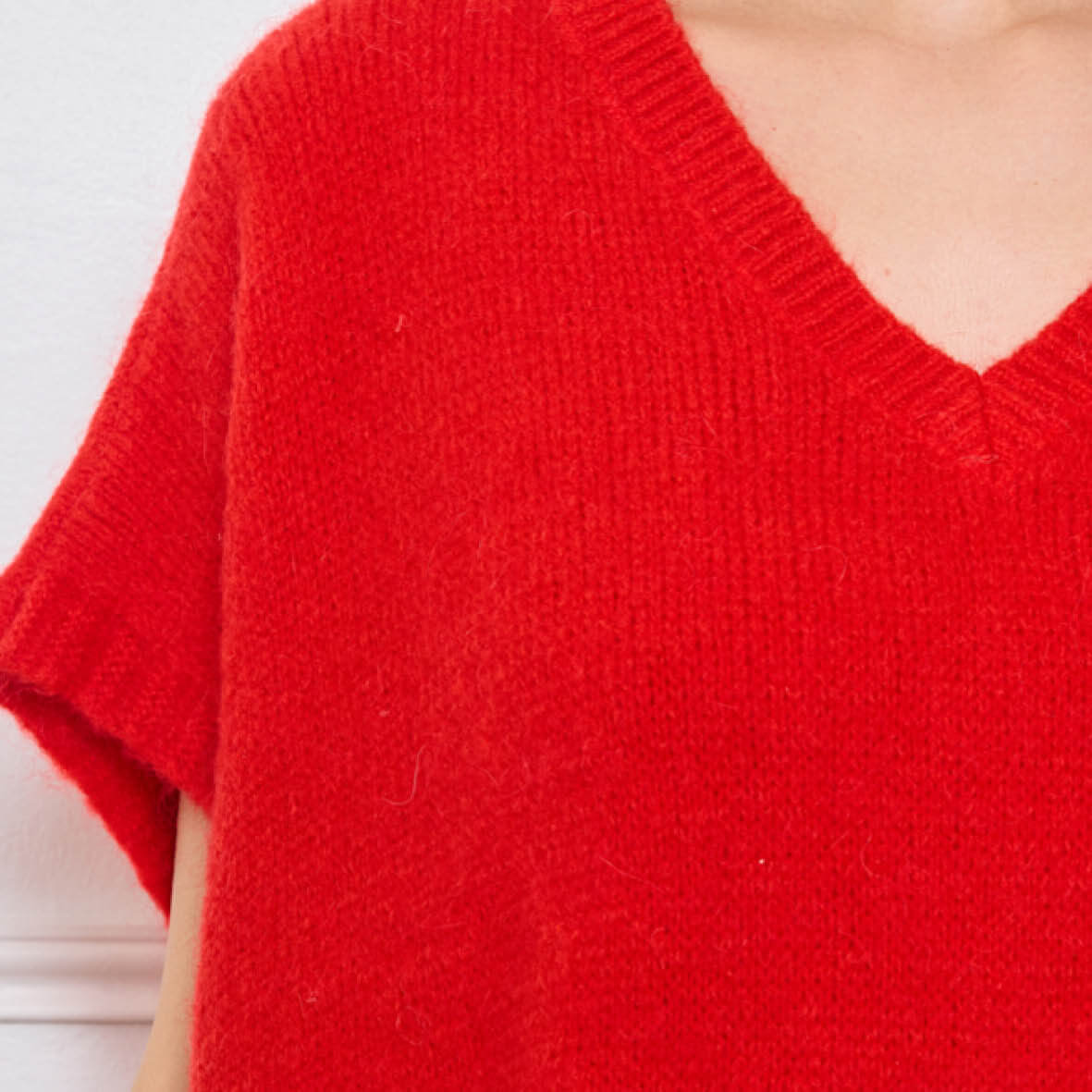 COL V OVERSIZED SANS MANCHES MILIE ROUGE