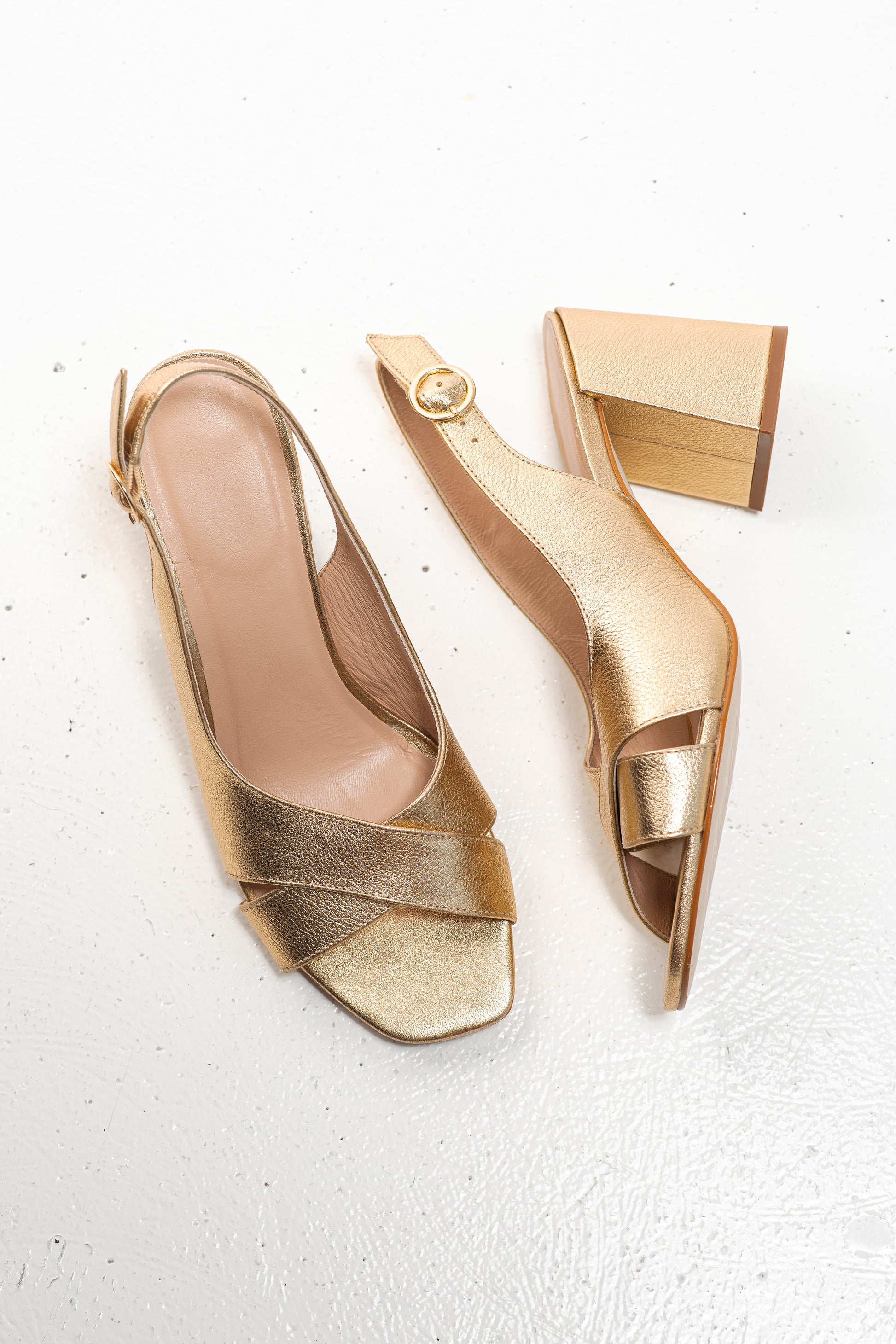 TONYA METALLIC NAPA OURO - SANDALE