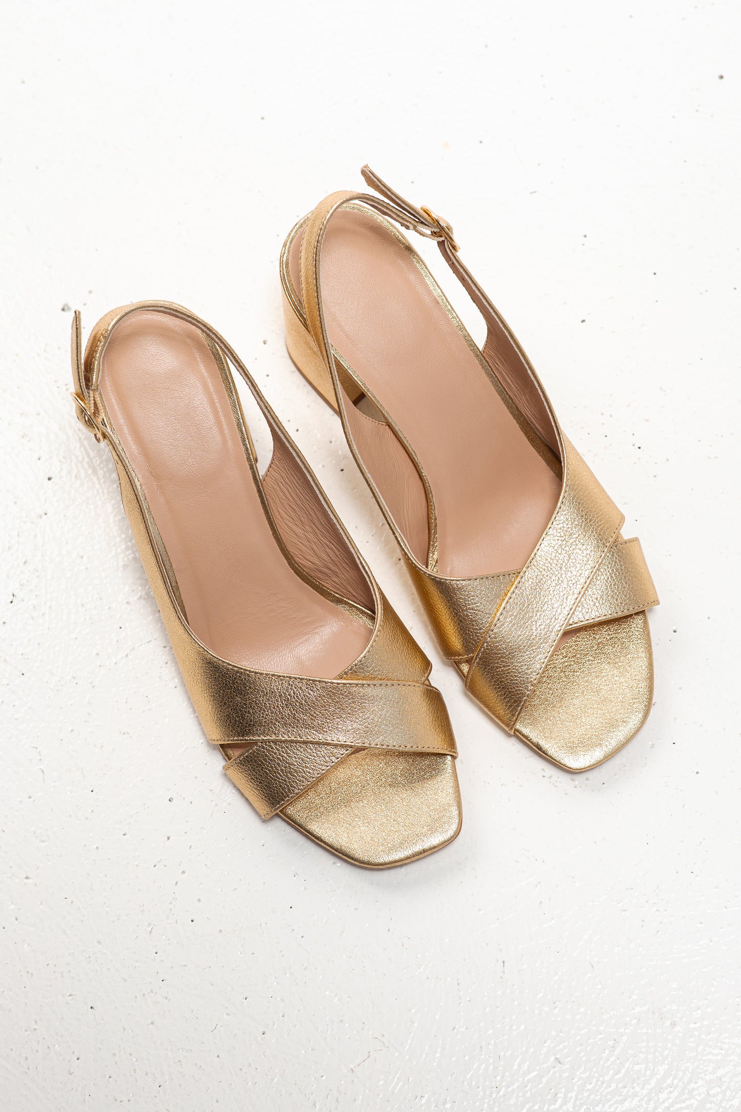 TONYA METALLIC NAPA OURO - SANDALE