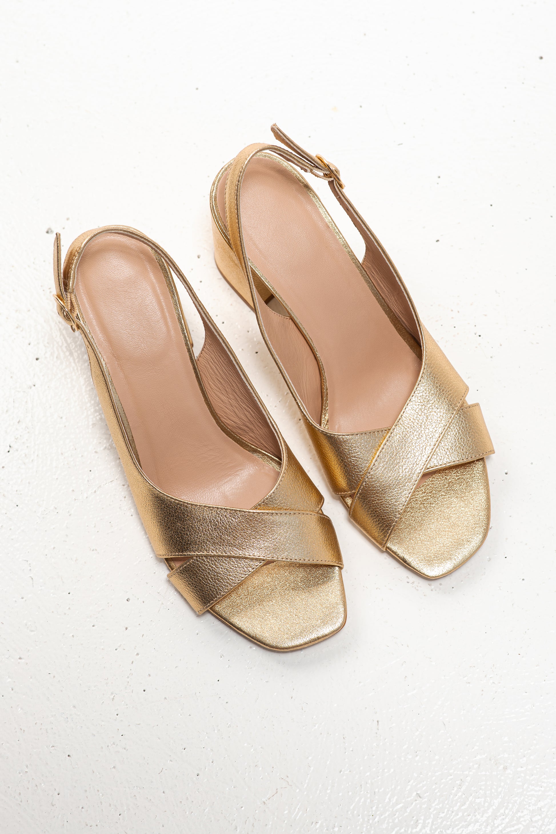 TONYA METALLIC NAPA OURO - SANDALE