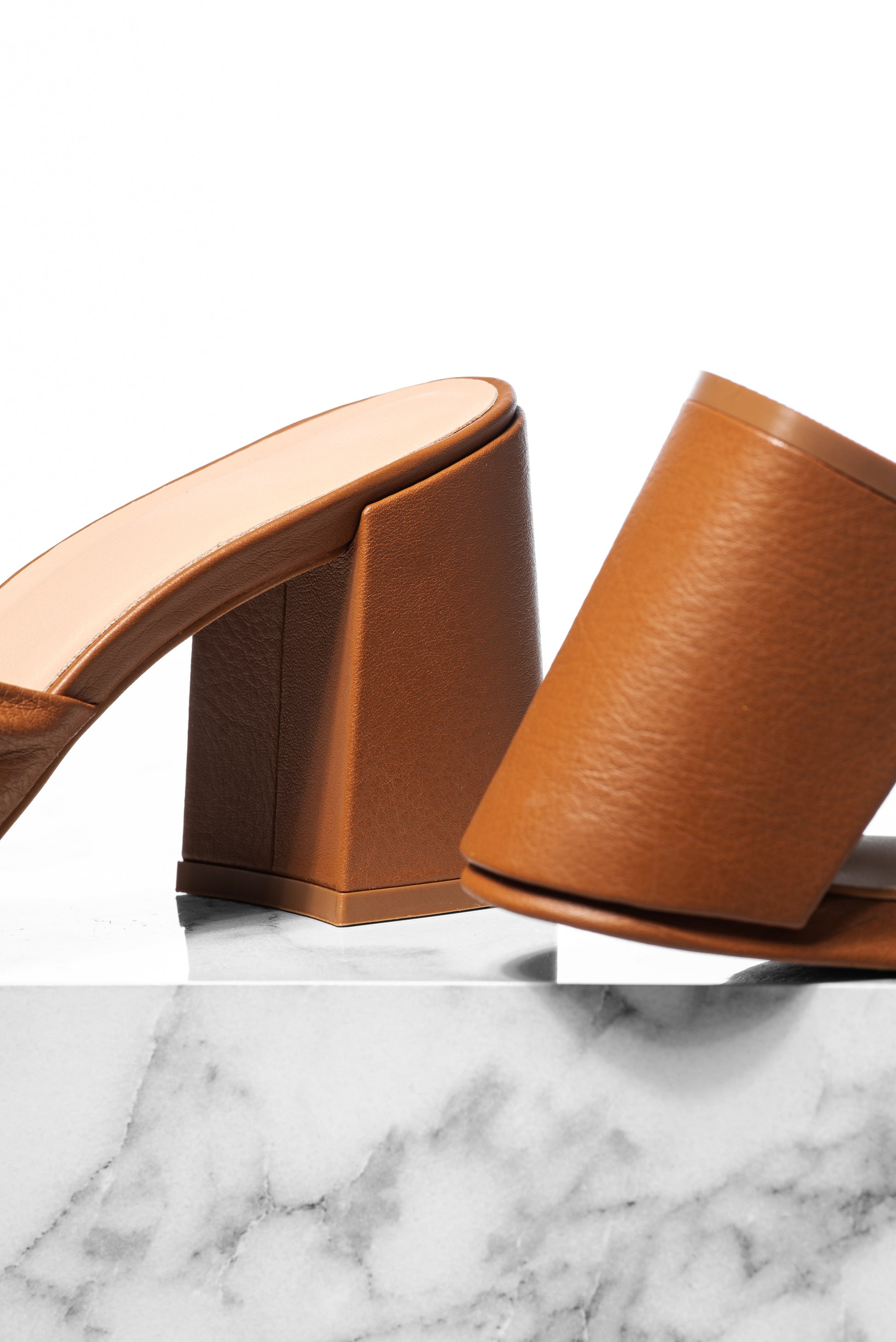 BECKY COGNAC - MULE