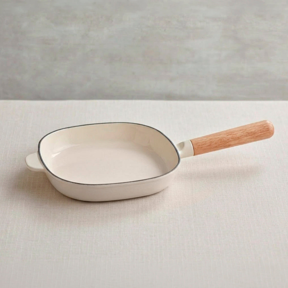 Enamelled cast iron frypan with wooden handle - cream - 20 cm