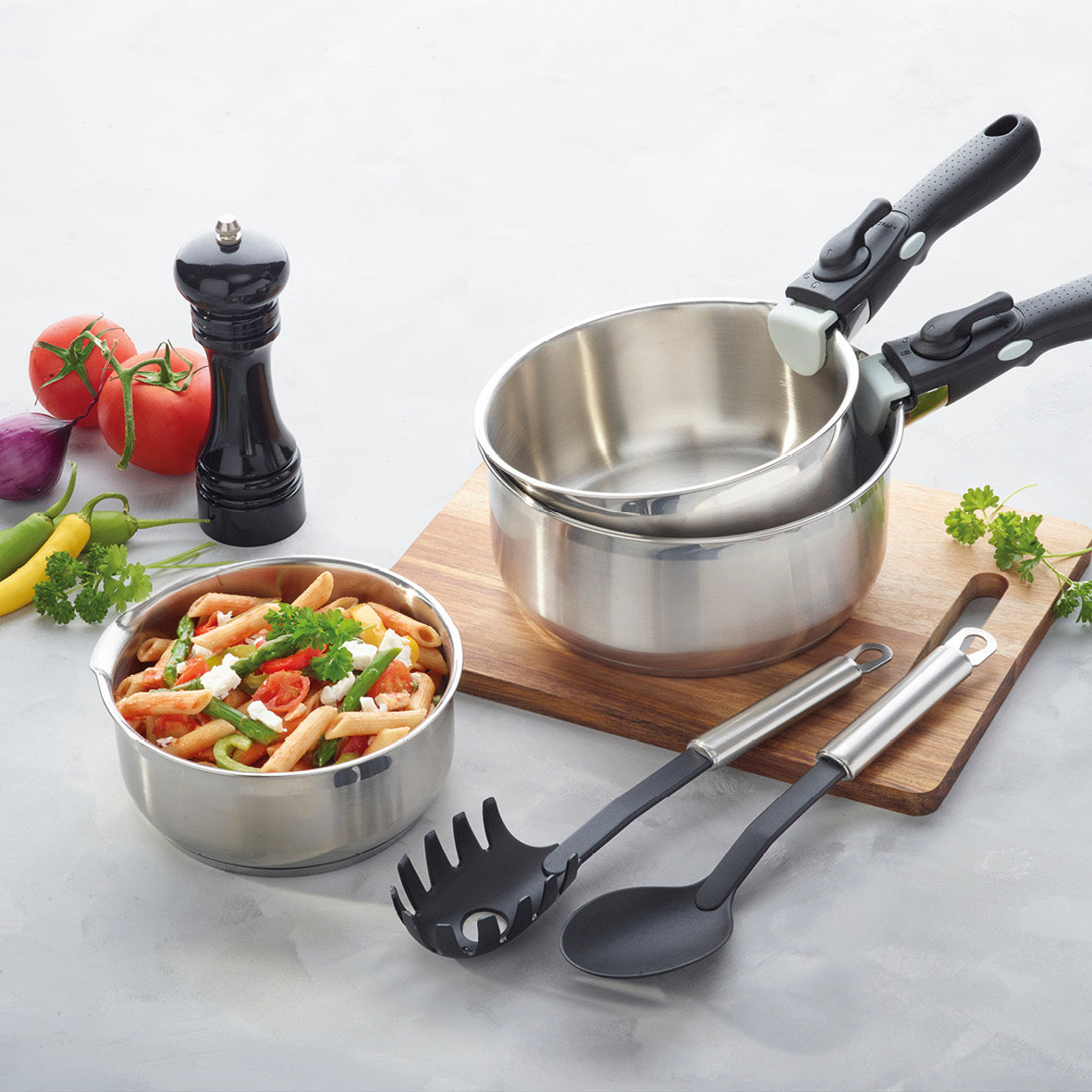 Non-stick stackable ceramic cookware set with removable handle 16 pieces - Silver