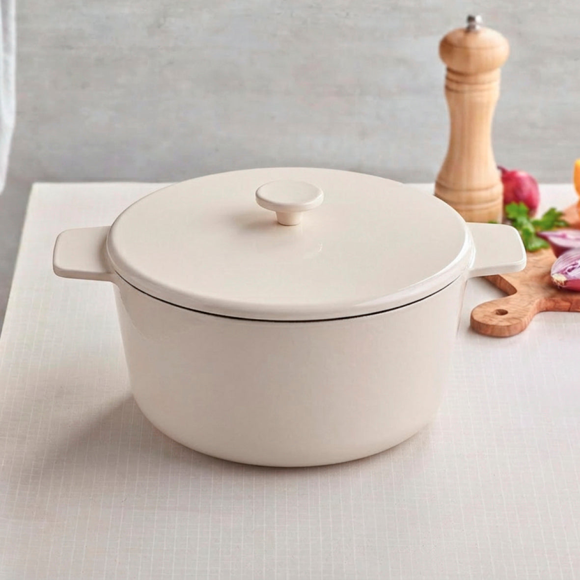 Enamelled cast iron round casserole with lid - cream - 28 cm
