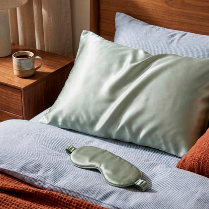 Pillowcase + eyemask silk - Nuit de soie Sage green