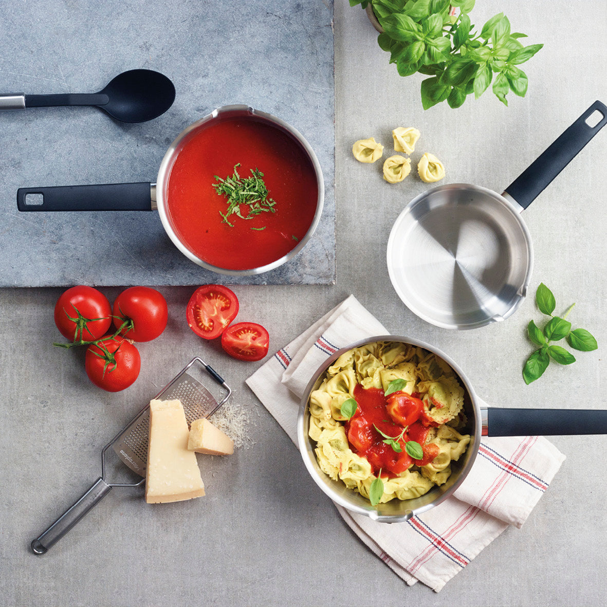 Set of 3 sauce pans - Triple bottom - stainless steel - silver