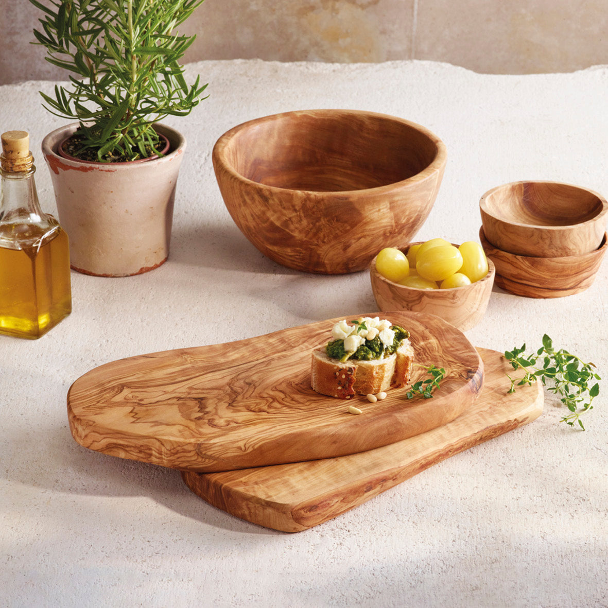 Set of 3 oval cutting boards with hole in olive wood