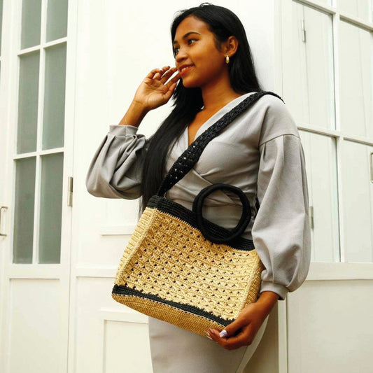 Handbag in raffia Aya Black