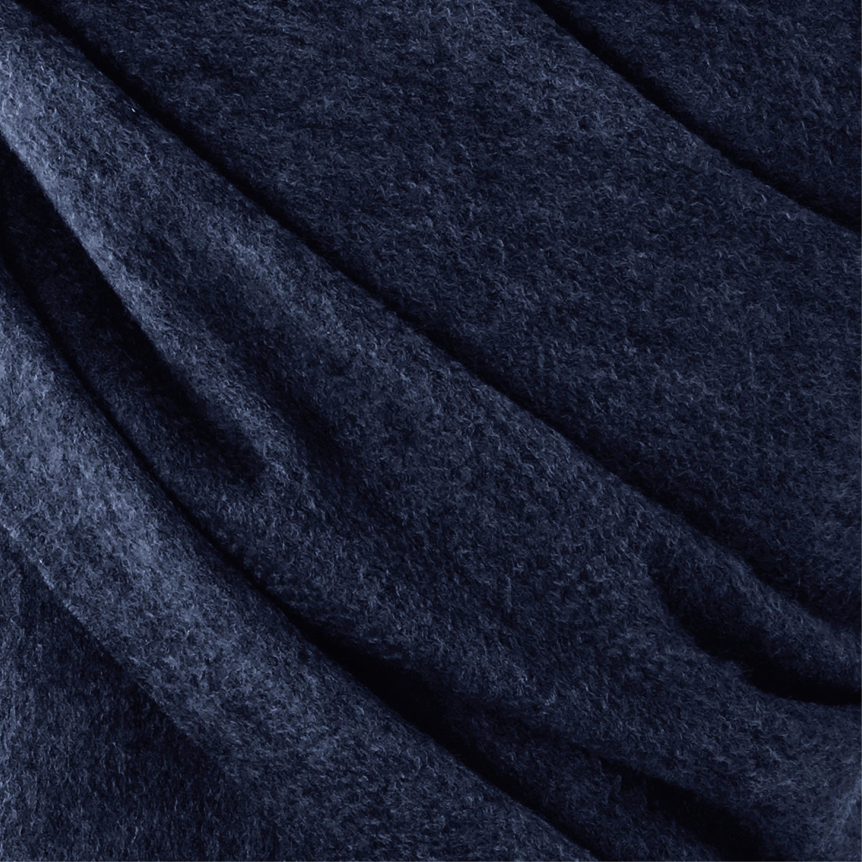 Echarpe homme CHEVIGNON bleu marine, toucher cachemire - Matière noble Echarpe homme CHEVIGNON bleu marine, toucher cachemire - Matière noble