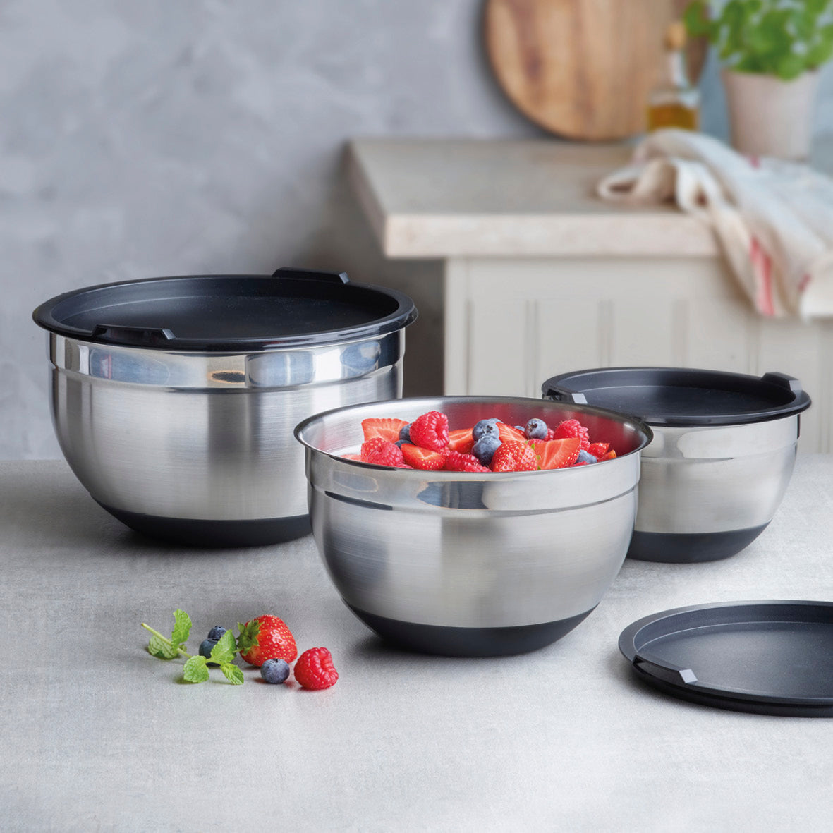 Bol pâtissier inox silicone 20 cm avec couvercle Bol pâtissier inox silicone 20 cm avec couvercle